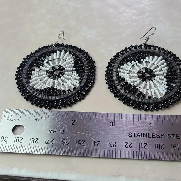 Handmade Black and white beaded circle earrings - Picture 8 of 9